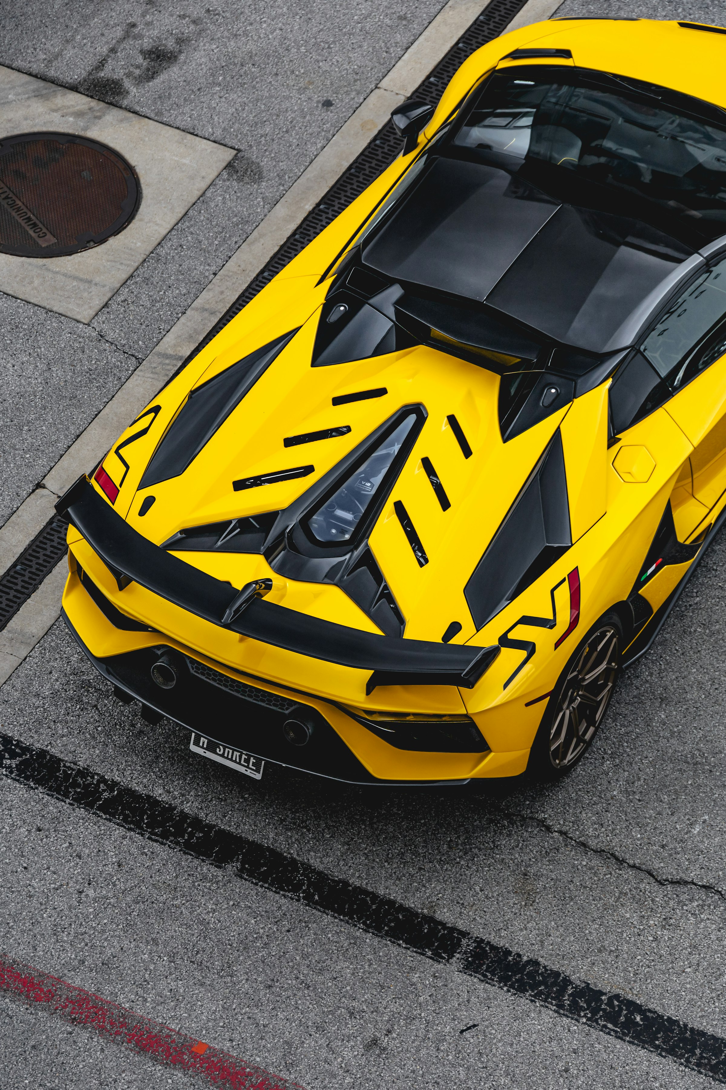 Lamborghini Aventador SVJ amarillo visto desde arriba